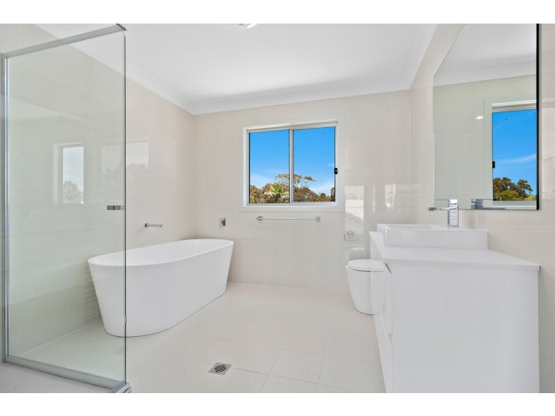 11 Headland Parade, Barrack Point NSW 2528