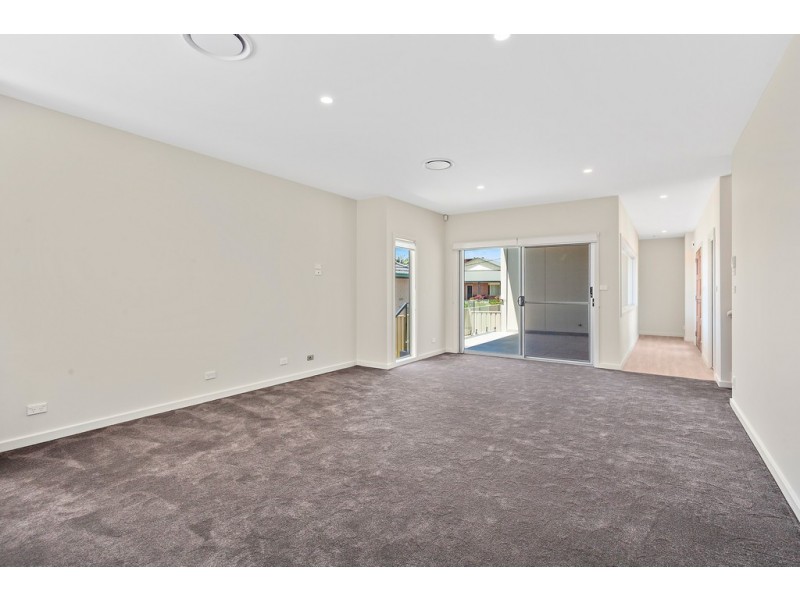 11 Headland Parade, Barrack Point NSW 2528