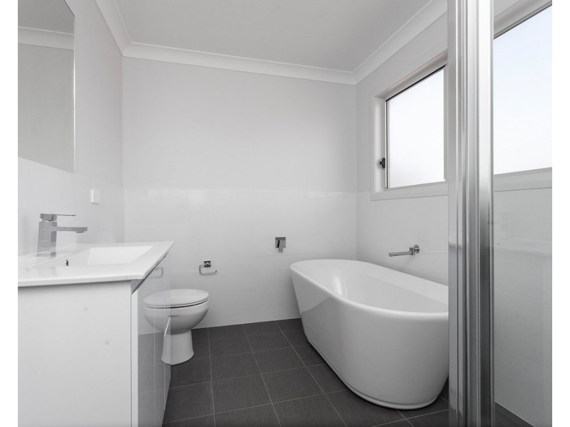 2/47 Parkes Street, Oak Flats NSW 2529