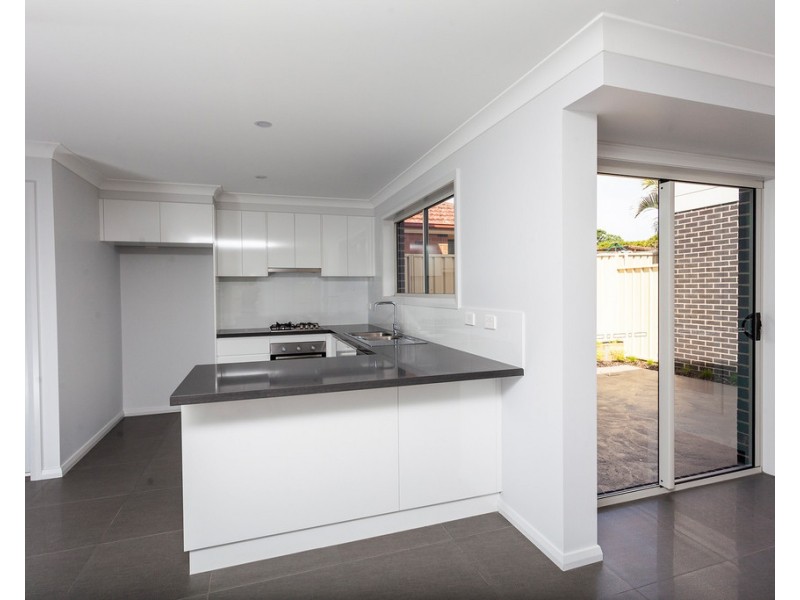 2/47 Parkes Street, Oak Flats NSW 2529