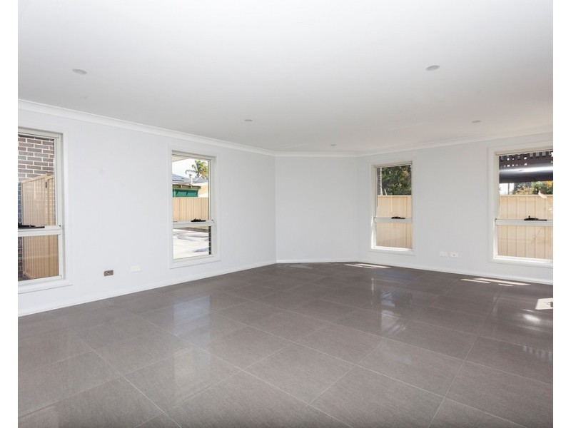 2/47 Parkes Street, Oak Flats NSW 2529