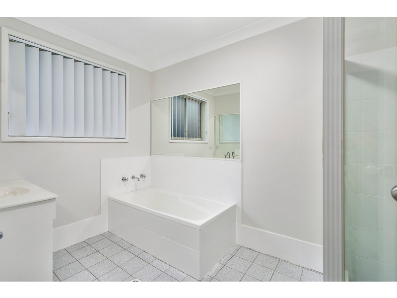 2/12 Borang Place, Flinders NSW 2529