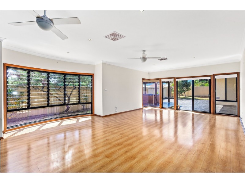 102 Central Avenue, Oak Flats NSW 2529