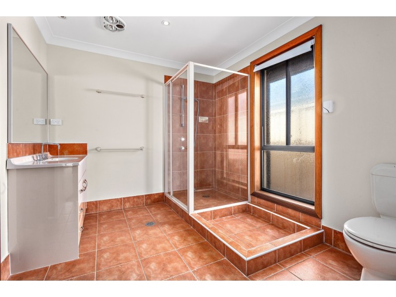 102 Central Avenue, Oak Flats NSW 2529