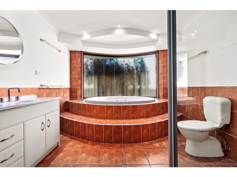 102 Central Avenue, Oak Flats NSW 2529