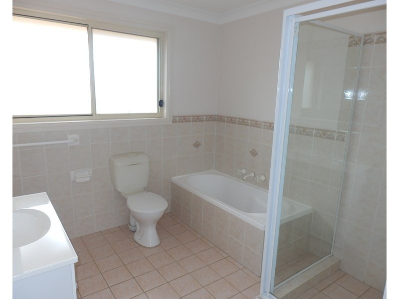 1/2 Cathie Close, Flinders NSW 2529