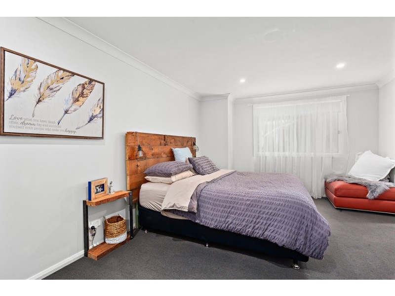 92 Lake Entrance Road, Oak Flats NSW 2529