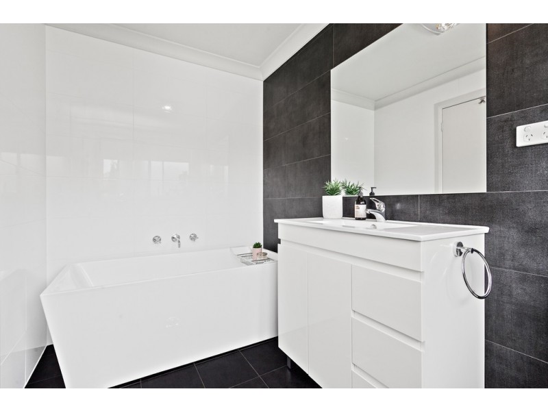92 Lake Entrance Road, Oak Flats NSW 2529