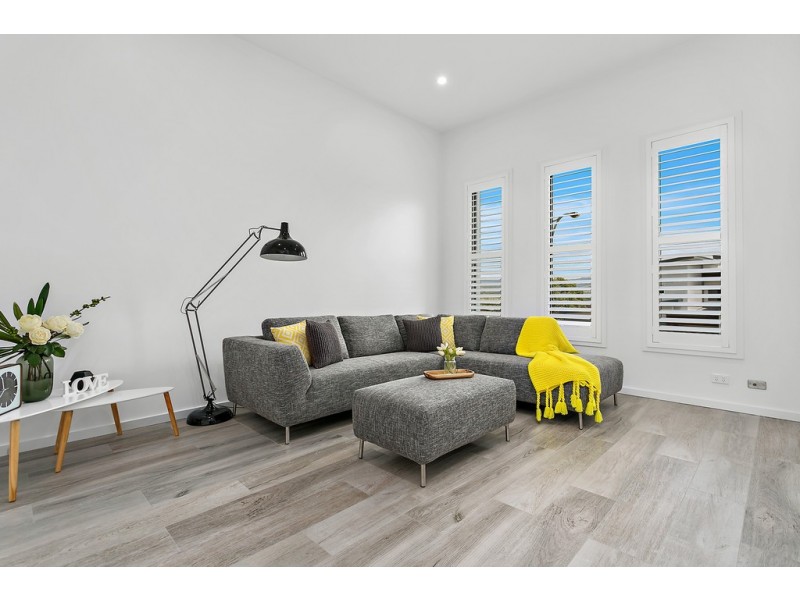 21 Glades Parkway, Shell Cove NSW 2529