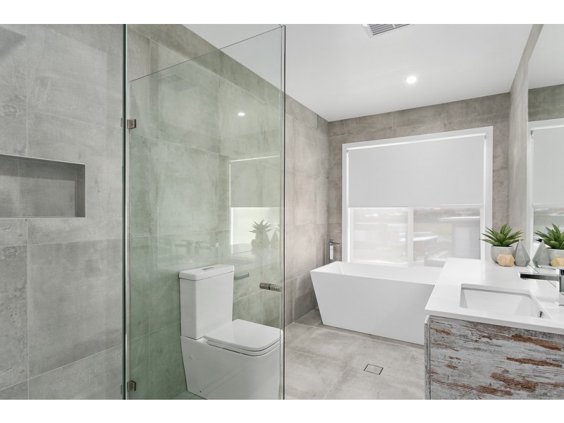 21 Glades Parkway, Shell Cove NSW 2529