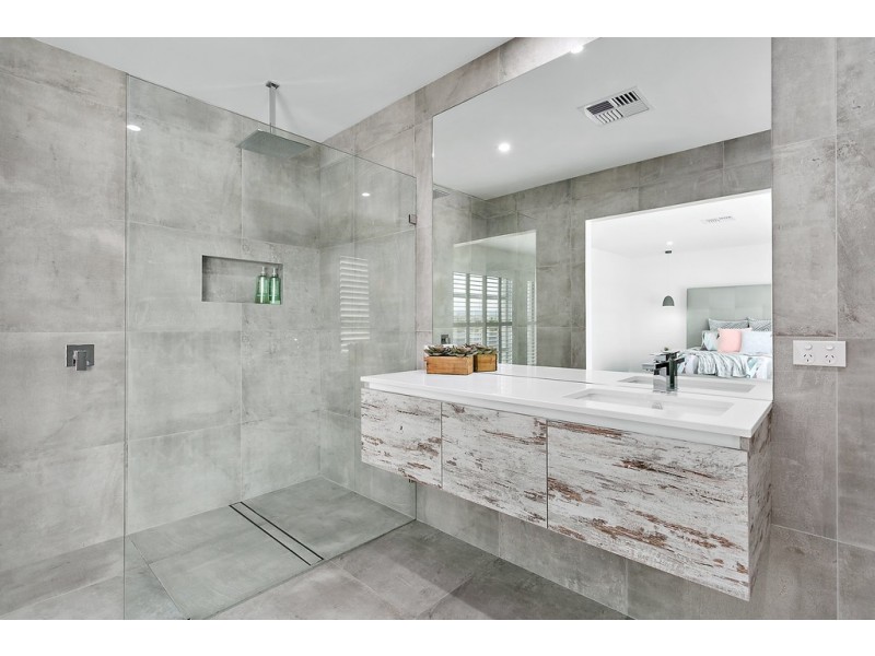 21 Glades Parkway, Shell Cove NSW 2529