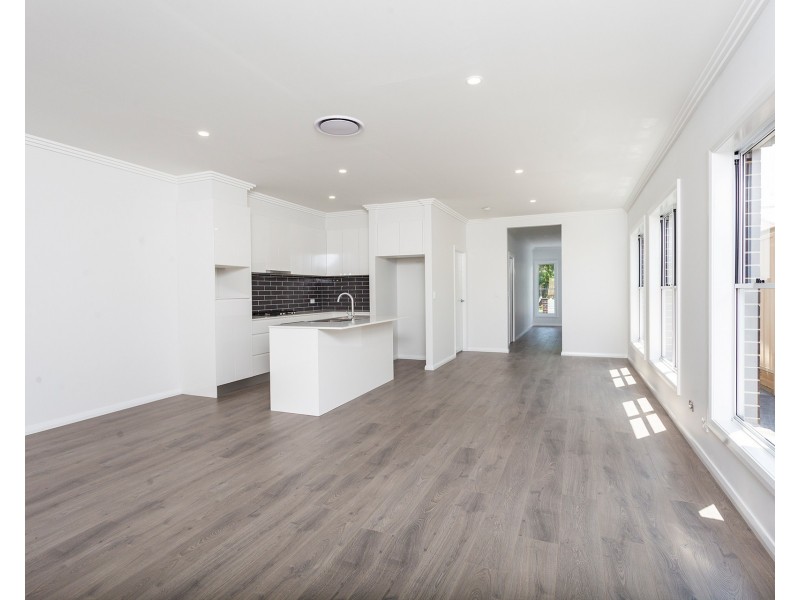 14B Moore Street, Oak Flats NSW 2529