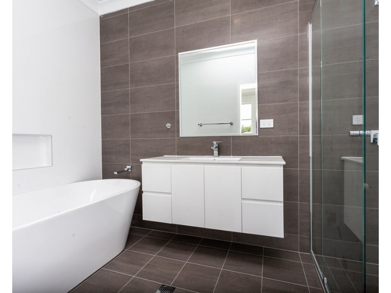 14B Moore Street, Oak Flats NSW 2529
