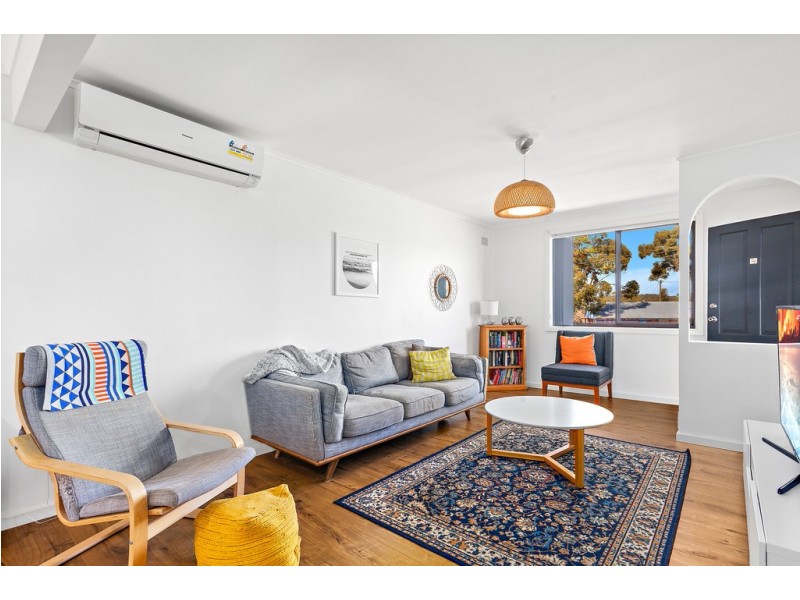 8 Mealing Avenue, Mount Warrigal NSW 2528