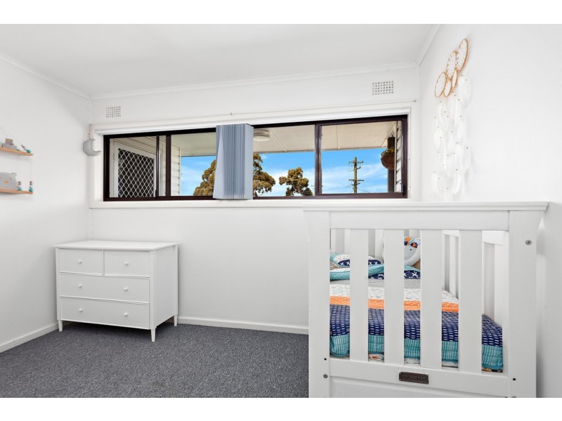 8 Mealing Avenue, Mount Warrigal NSW 2528