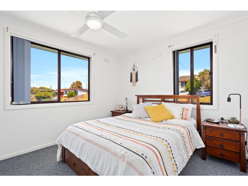 8 Mealing Avenue, Mount Warrigal NSW 2528