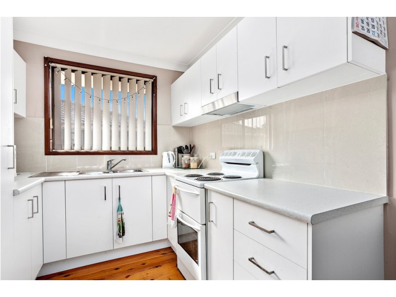 5 Lake Entrance Road, Warilla NSW 2528