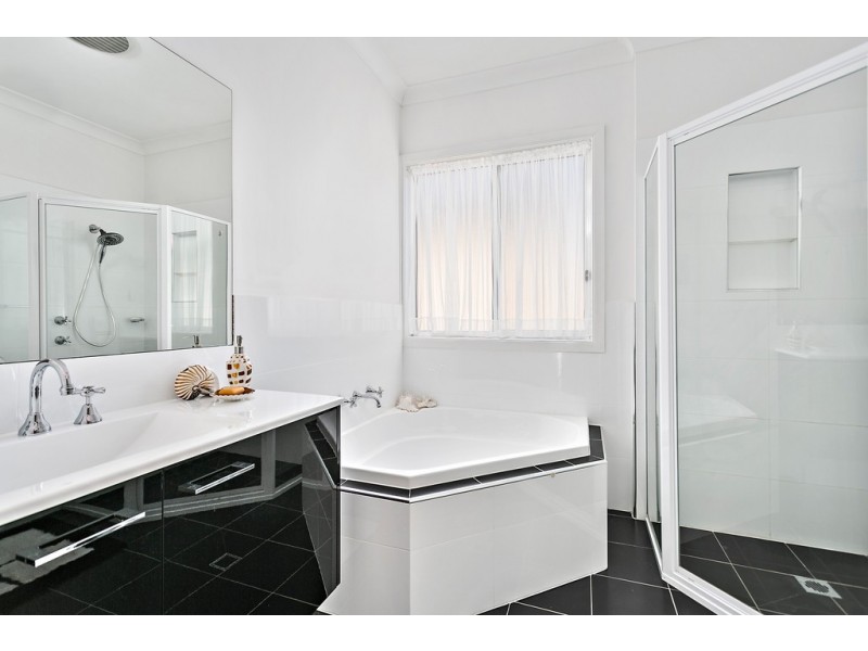 42 Southern Cross Boulevard, Shell Cove NSW 2529