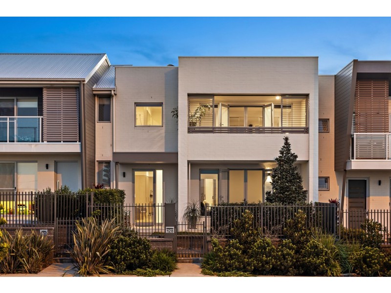 128 Harbour Boulevard, Shell Cove NSW 2529