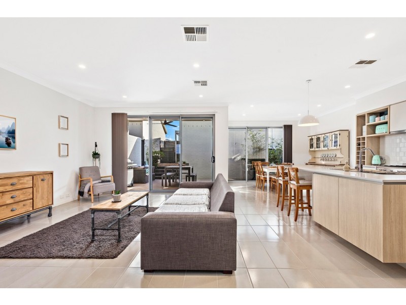 128 Harbour Boulevard, Shell Cove NSW 2529