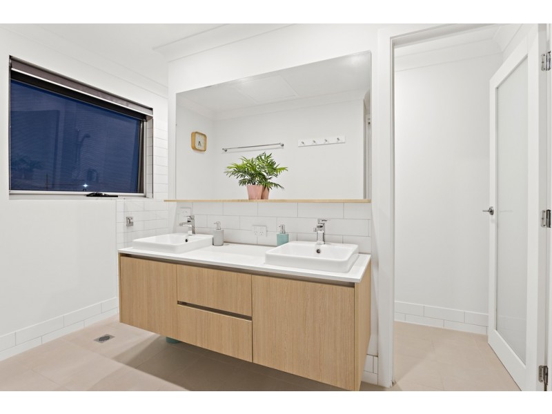 128 Harbour Boulevard, Shell Cove NSW 2529