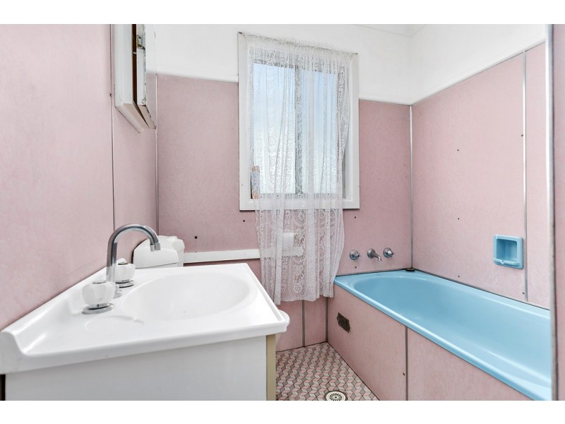 15 Central Avenue, Oak Flats NSW 2529