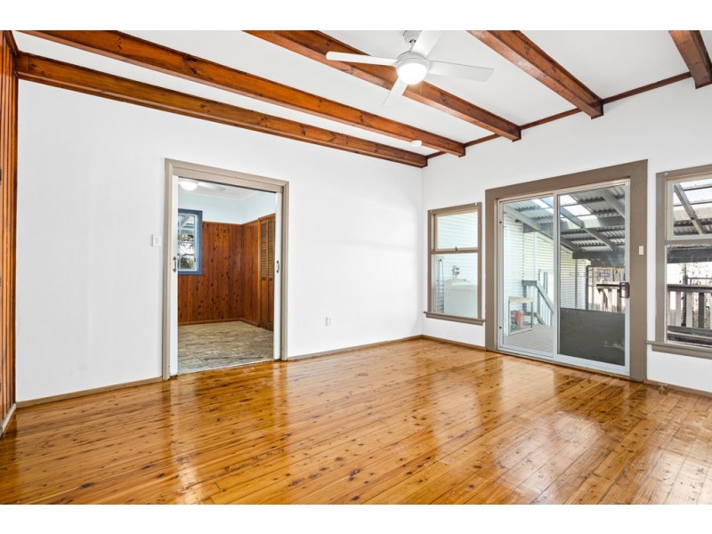 1 Fisher Street, Oak Flats NSW 2529