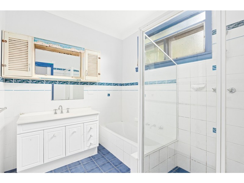 1 Fisher Street, Oak Flats NSW 2529