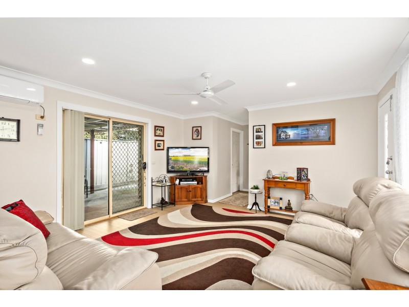 2/61 Charlotte Crescent, Albion Park NSW 2527
