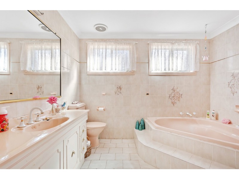 91 Cuthbert Drive, Mount Warrigal NSW 2528