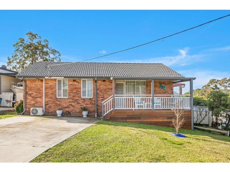 2 Madigan Boulevard, Mount Warrigal NSW 2528