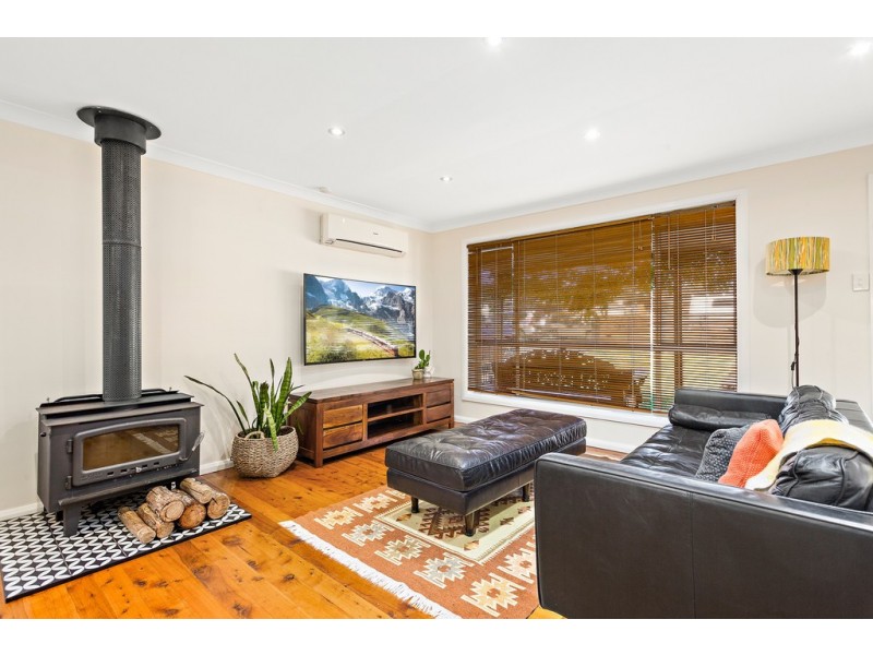 99 Devonshire Crescent, Oak Flats NSW 2529