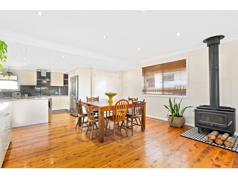 99 Devonshire Crescent, Oak Flats NSW 2529