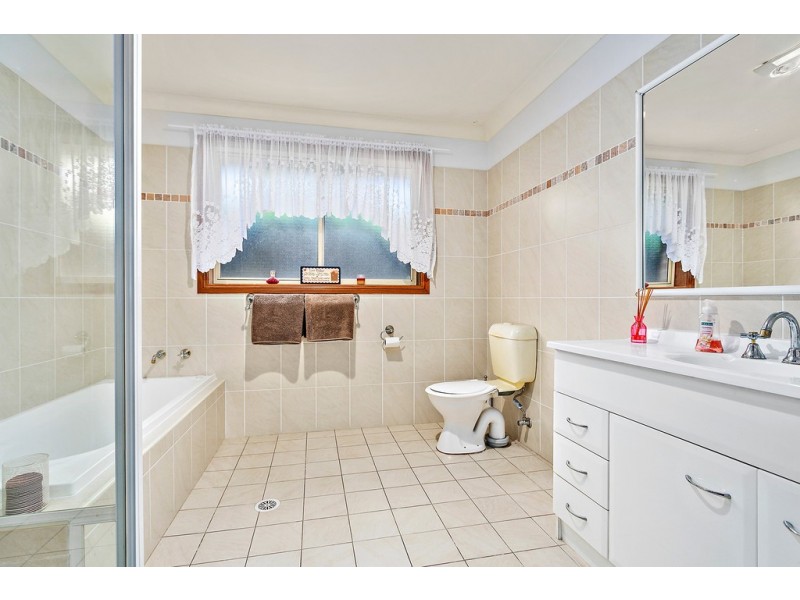 5 Reynolds Lane, Oak Flats NSW 2529