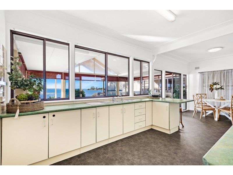 37 Park Crescent, Oak Flats NSW 2529