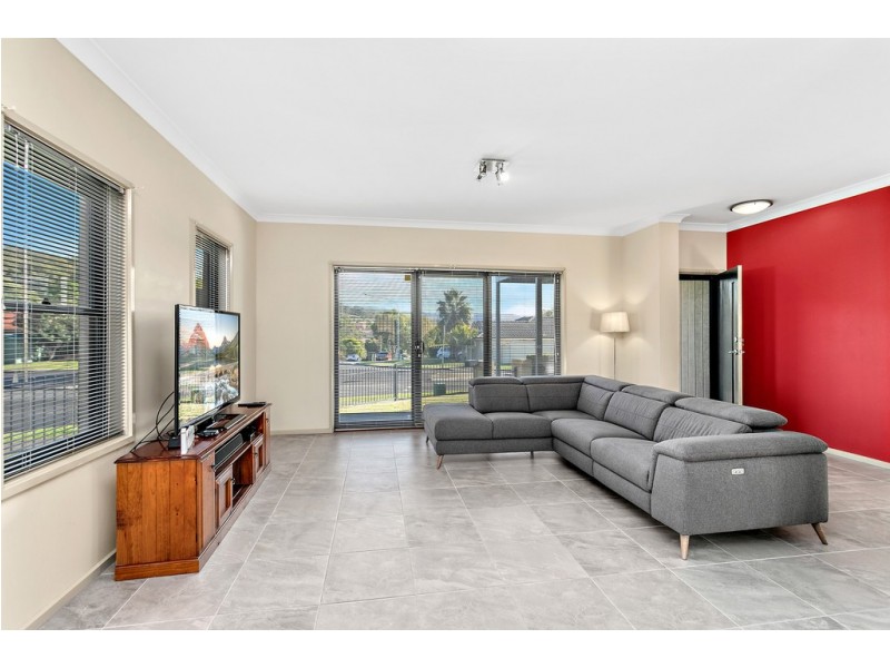 193 Ashburton Drive, Albion Park NSW 2527