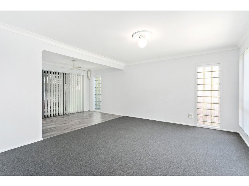 1/21 Grove Circuit, Lake Illawarra NSW 2528