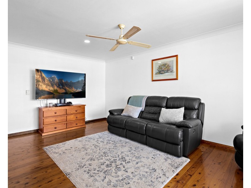19 Moore Street, Oak Flats NSW 2529