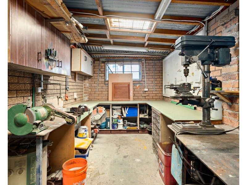 19 Moore Street, Oak Flats NSW 2529