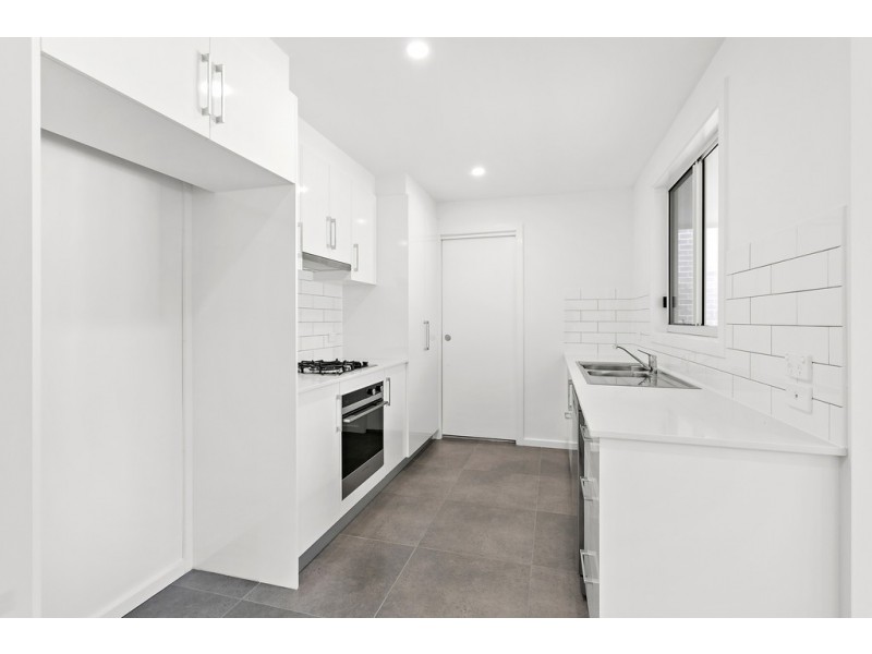 1 Fraser Crescent, Albion Park NSW 2527