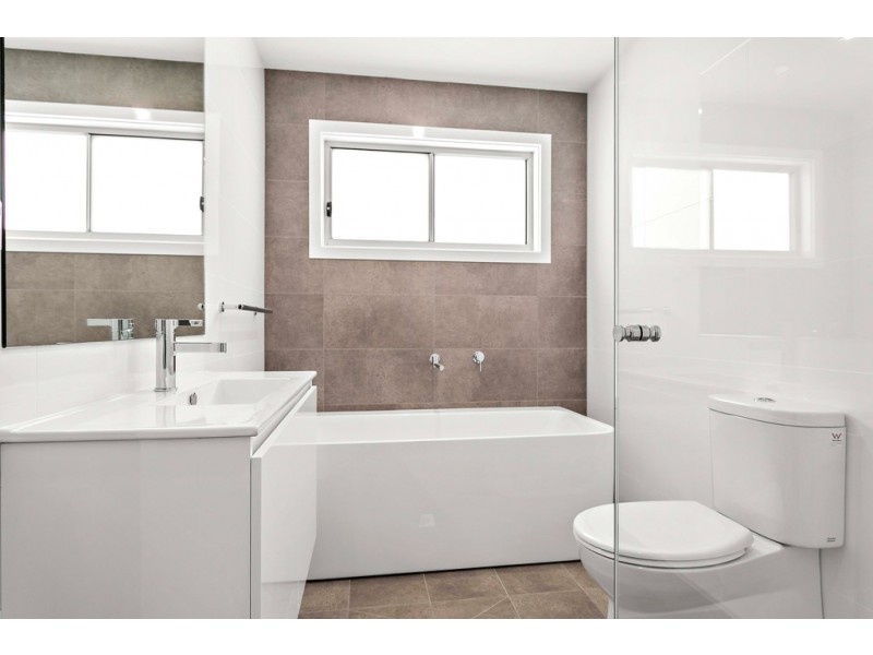 1 Fraser Crescent, Albion Park NSW 2527