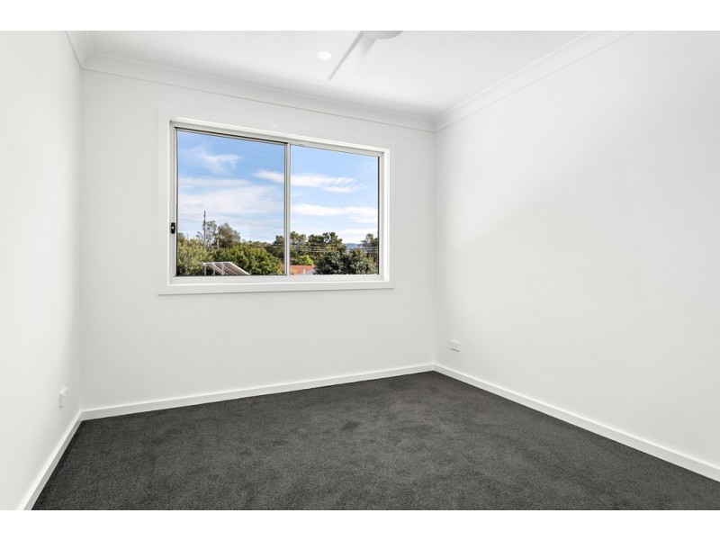 1 Fraser Crescent, Albion Park NSW 2527