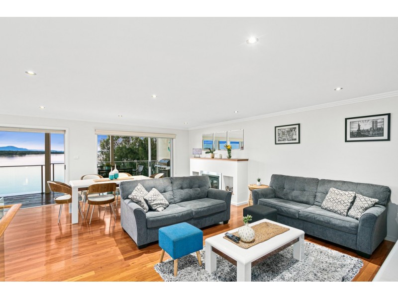 2/99 Koona Street, Albion Park Rail NSW 2527