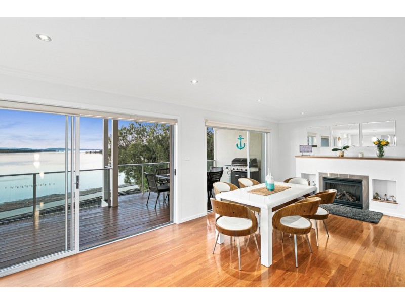 2/99 Koona Street, Albion Park Rail NSW 2527