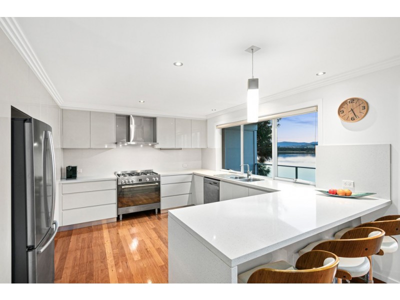 2/99 Koona Street, Albion Park Rail NSW 2527