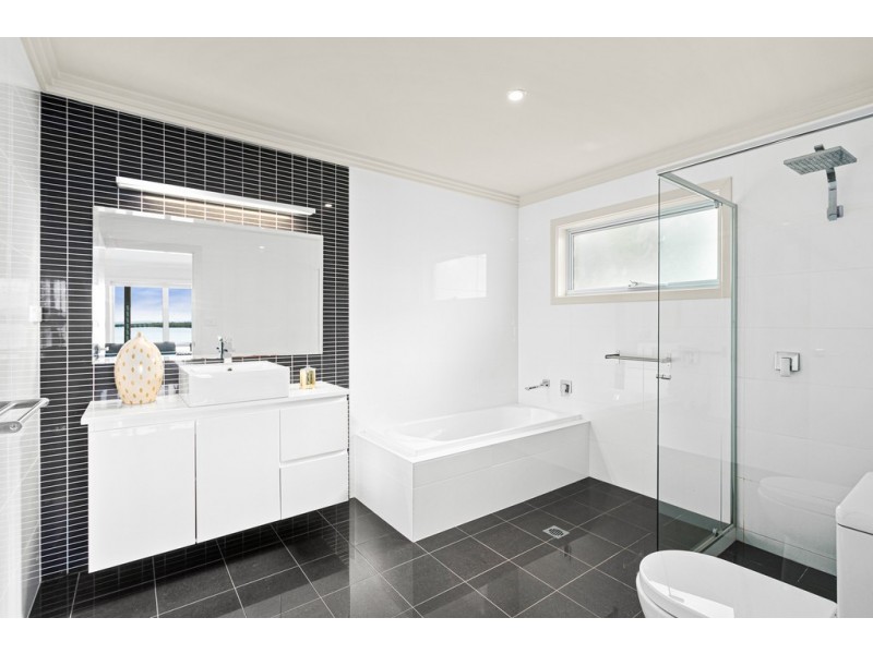 2/99 Koona Street, Albion Park Rail NSW 2527