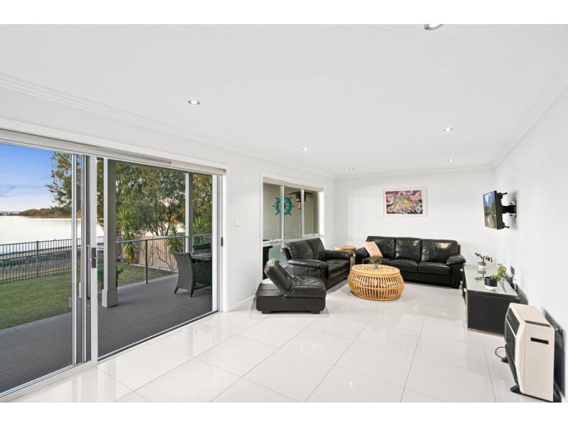 2/99 Koona Street, Albion Park Rail NSW 2527