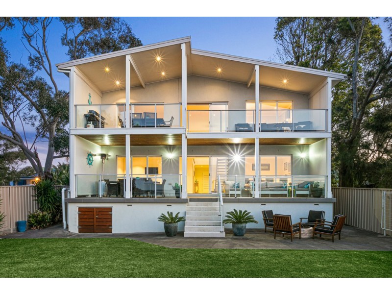 2/99 Koona Street, Albion Park Rail NSW 2527