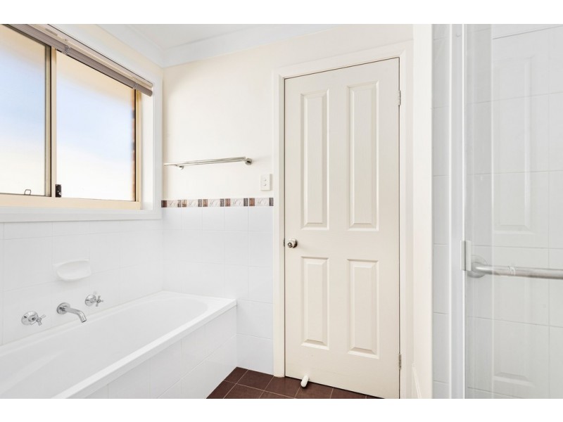 2/51 Theodore Street, Oak Flats NSW 2529