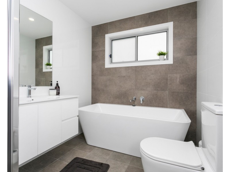 113 Madigan Boulevarde, Mount Warrigal NSW 2528